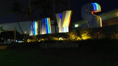 Gece Bayside Downtown Miami neon tabela