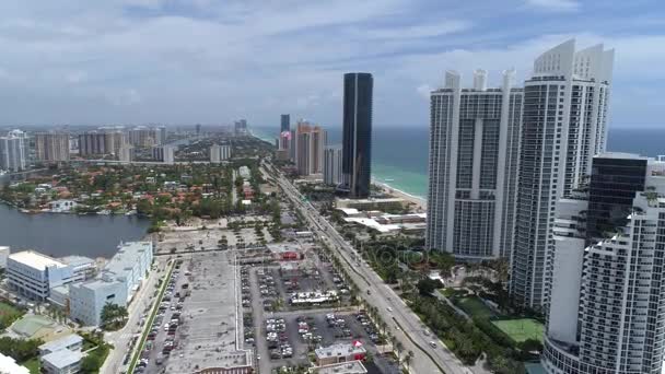 Aerial video Sunny Isles Beach highrise beachfront architecture — Stock Video