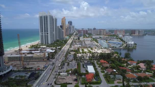 Bakåt drone antenn flyg Sunny Isles Beach Fl 4k 30p — Stockvideo