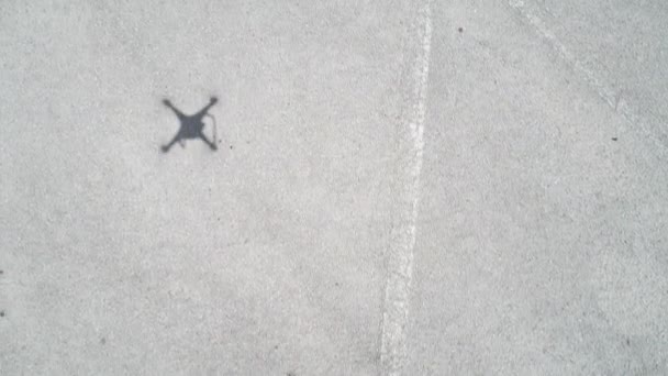 Drone stín na zemi — Stock video