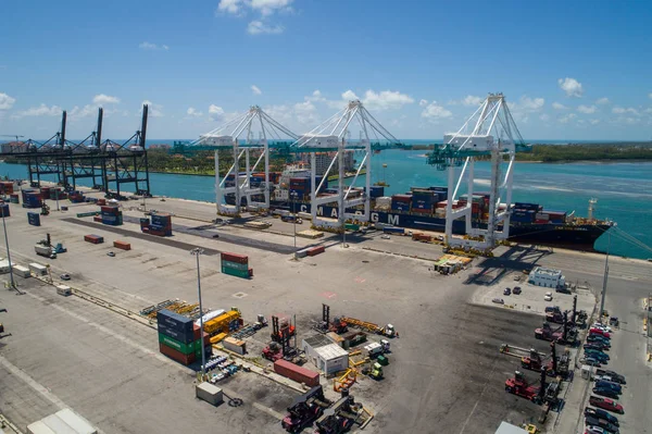 Imagem aérea de contentores do porto de Miami — Fotografia de Stock