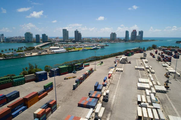 Imagen aérea de contenedores del puerto de Miami — Foto de Stock