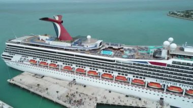 Hava video Carnival Freedom havuzu güverte şezlong