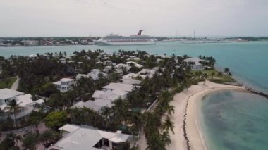  Carnival Freedom ve günbatımı Adası uçak 4k
