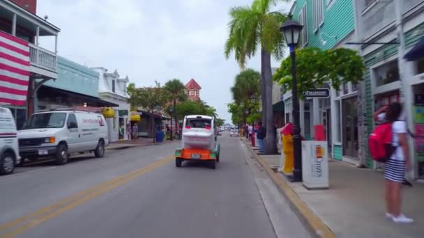 EV electric vehicle rental Key West tourist destination — Stock Video