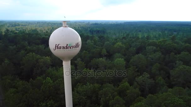 Aerial video av Hardeeville South Carolina vattentornet 4k — Stockvideo