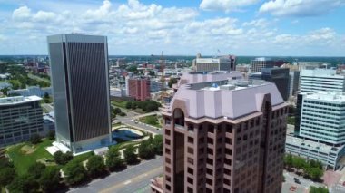 Hava yaklaşım Downtown Richmond Va Kanawha Plaza 4k
