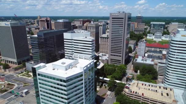 Luchtfoto aanpak Downtown Richmond Va 4k drone — Stockvideo