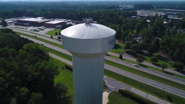 Tour d'eau aérienne de Fayetteville orbite 4k — Video