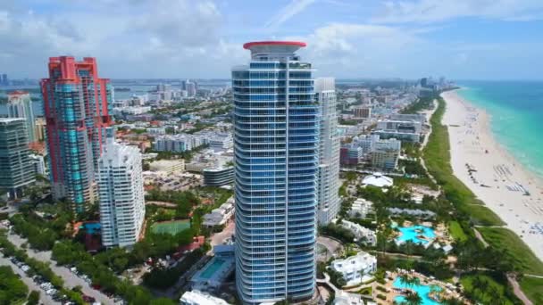 Luchtfoto drone baan Continuum Miami Beach — Stockvideo