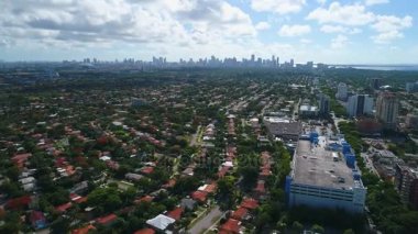 Coral Gables Downtown Miami yaklaşıyor