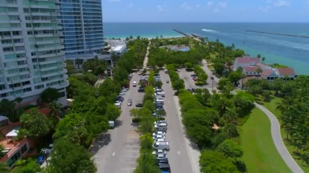 Miami Beach South Pointe Park estacionamiento y acceso a la playa — Vídeos de Stock