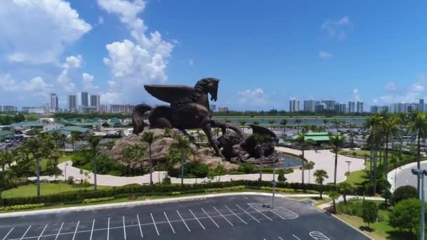Pegasus і дракон статуя Сполучені — стокове відео