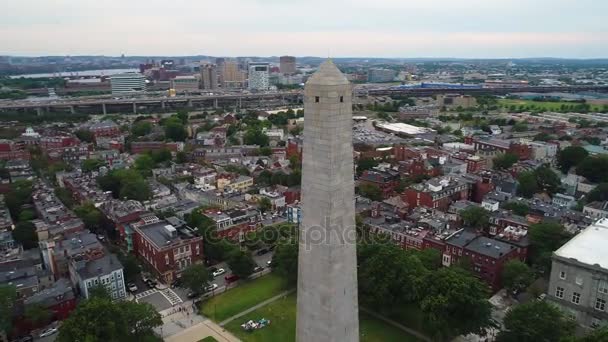 Aerial omloppsbana Bunker Hill-monumentet Charlestown — Stockvideo