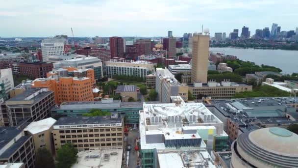 Universidade de tecnologia do MIT Boston drone — Vídeo de Stock