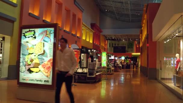 Dolphin Mall Miami interior tour personas de compras — Vídeos de Stock