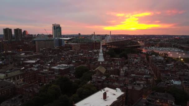 Luchtfoto Downtown Boston zonsondergang — Stockvideo