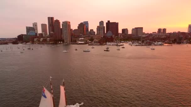 Boston üzerinde turuncu günbatımı — Stok video