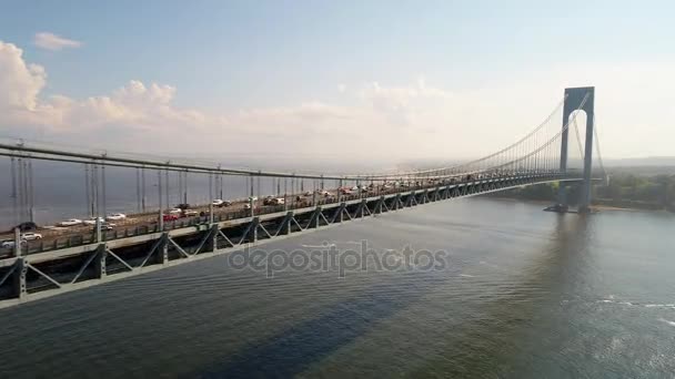 Establecimiento aéreo de vídeo Puente de Verrazano — Vídeo de stock
