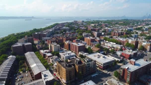 Barrio residencial aéreo Brooklyn Upper Bay 4k — Vídeo de stock
