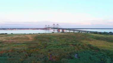 Hava video Delaware Memorial Köprüsü alacakaranlıkta