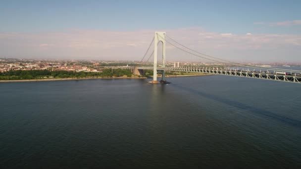 Aerial upprätta video Verrazano bron — Stockvideo