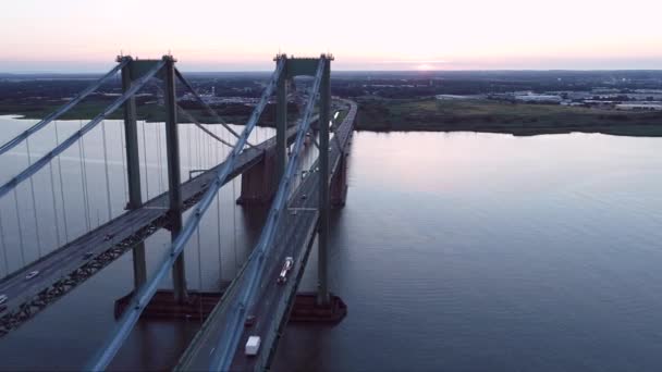 Vídeo aéreo Delaware Memorial Bridge al atardecer — Vídeos de Stock