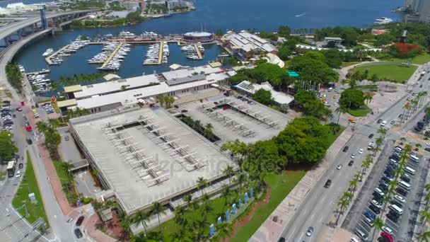 Luchtfoto beeldmateriaal Bayside Marketplace Miami 4k 24p — Stockvideo
