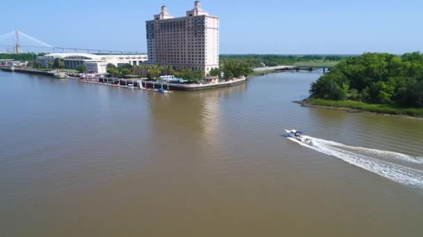 Savannah River bir teknenin hava video — Stok video