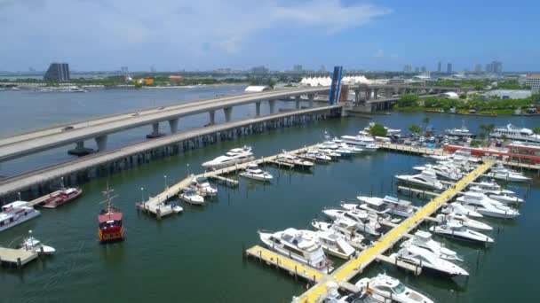 Tour de bateau pirate Bayside Miami 4k 24p — Video