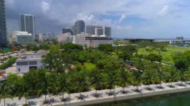 Phillip ve Patricia Bilim Müzesi süsleyin