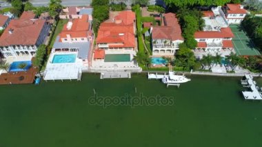 Lüks Miami Beach evler üzerinde yan hava uçuş 