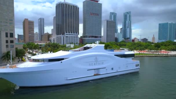 Volano Seafair per rivelare Downtown Miami e Bayfront Park — Video Stock