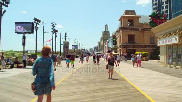 Turistik cazibe Atlantic City boardwalk — Stok video