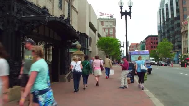 Jogger Standpunkt Boston Bürgersteig — Stockvideo