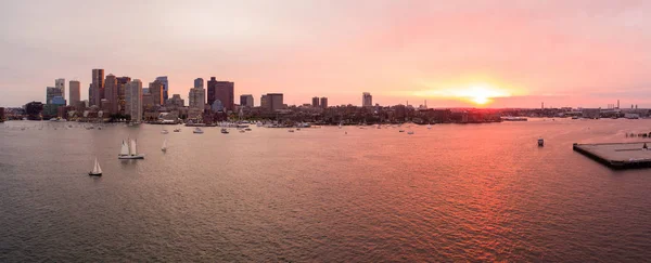 Matahari terbenam yang indah di atas Boston — Stok Foto