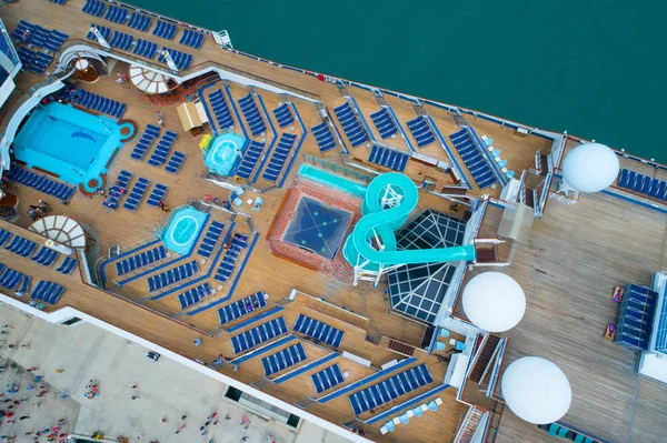 Carnival Freedom pool deck image — Stock Photo, Image