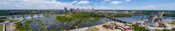 Downtown richmond virginia und james river — Stockfoto