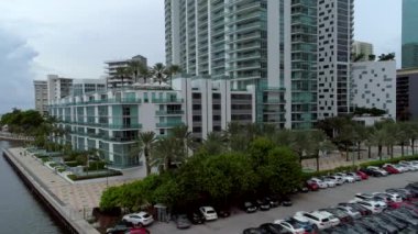 Yeşim Condominium havuzu güverte hava video 4k