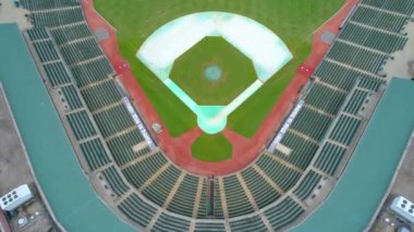  Şehir merkezinde ve Ohio Nehri ortaya çıkarmak için Louisville Slugger Stadyumu