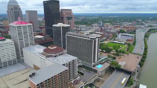 Downtown Louisville KY tir avec un drone — Video