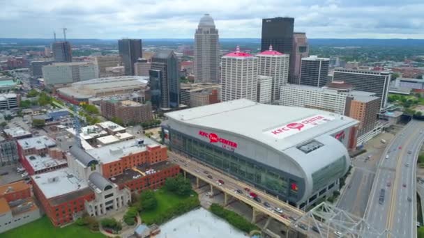 Vídeo aéreo Downtown Louisville 60p — Vídeo de stock