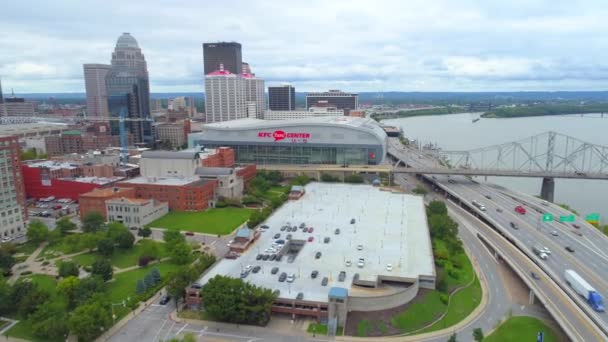 Lotnicze wideo Downtown Louisville Kentucky 4k — Wideo stockowe