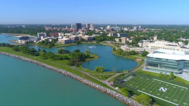 Luftanflug nordöstliche Universität Chicago 4k — Stockvideo