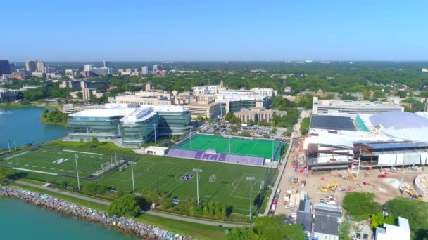 Anténa odjíždějí fly northeastern University Chicago 4k — Stock video