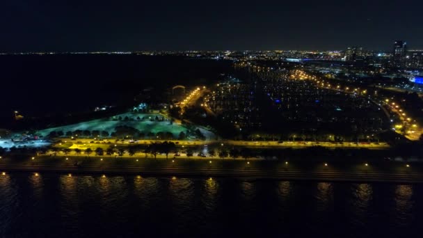 Noite aérea tiro Northerly Island Chicago 4k — Vídeo de Stock