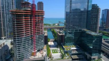 Hava gökdelenler arasında Downtown Chicago 4 k 60 p uçan