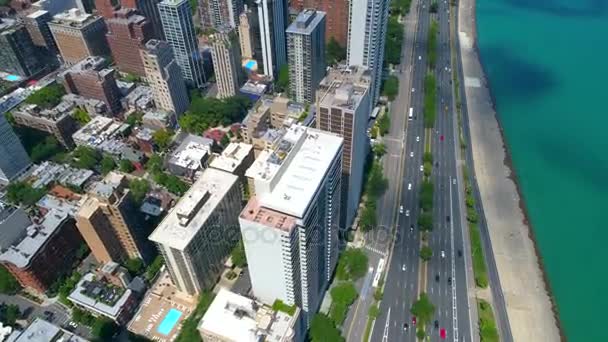 Antenowe drone nagrania przybrzeżnych Chicago — Wideo stockowe