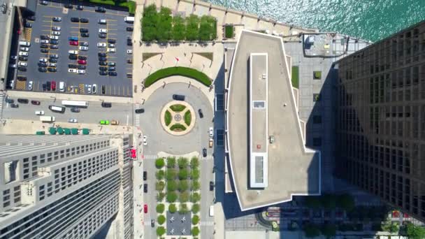 Imágenes aéreas volando sobre el río Chicago — Vídeos de Stock