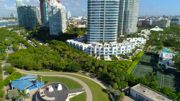 Antenne Hyperlapse Backfly miami South Point Park 4k 60p — Stockvideo